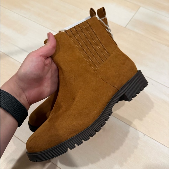 Women Tan Suede Ankle Boots - Picture 1 of 8
